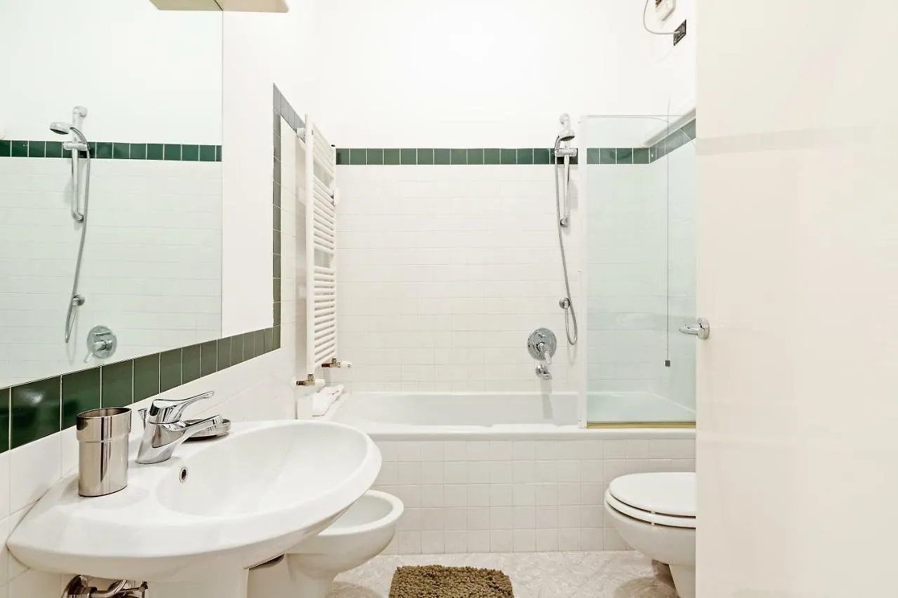 S. Maria Valle Central Roomy Flat Milano İtalya
