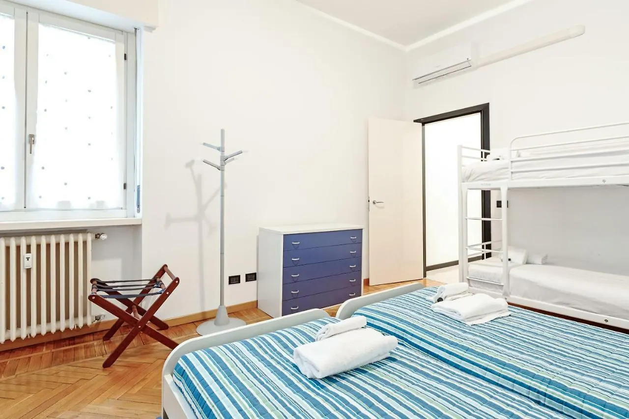 S. Maria Valle Central Roomy Flat Milano