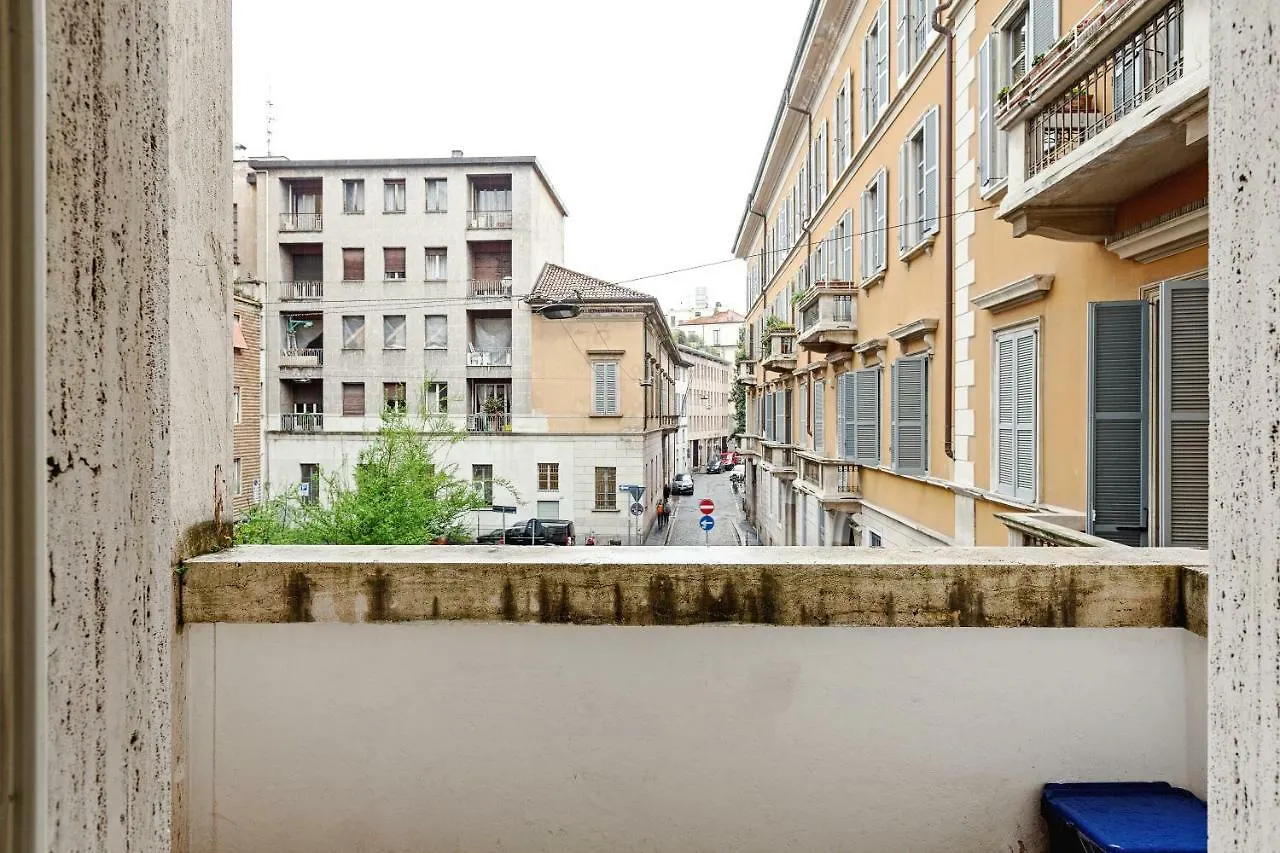 S. Maria Valle Central Roomy Flat Milano Lägenhet