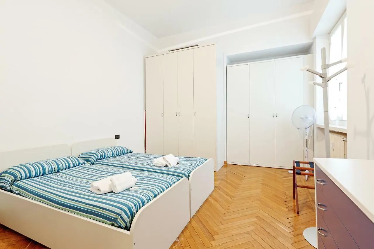 S. Maria Valle Central Roomy Flat Milano 0*,